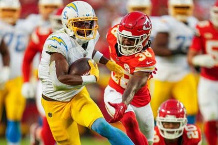 Chiefs vs. Chargers – NFL Week 18 Picks & Trends